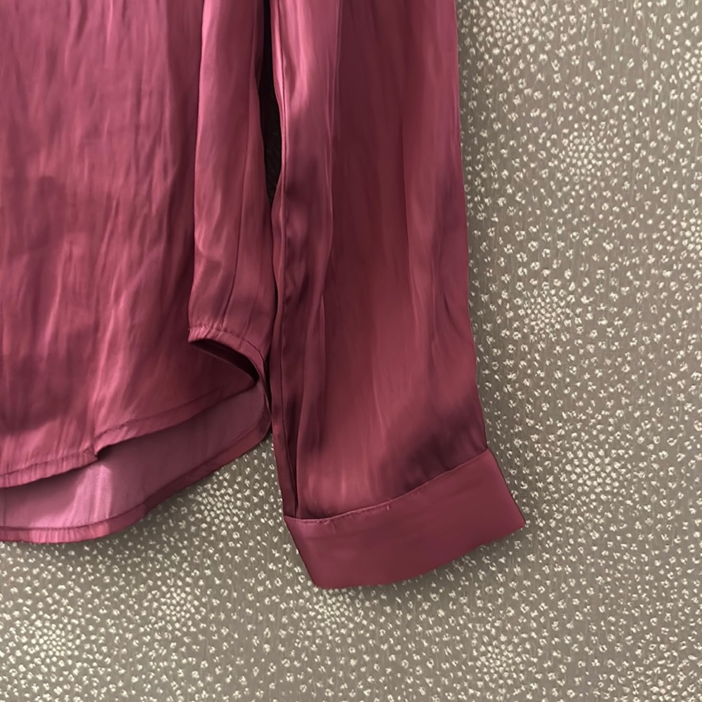 🔥🔥🔥NEW Paige Silk-like Button Down Shirt Blouse - Picture 4 of 7